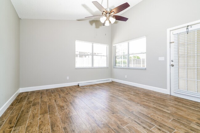Building Photo - 2121 River Park Blvd