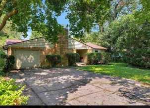 Building Photo - 706 Hessel Blvd
