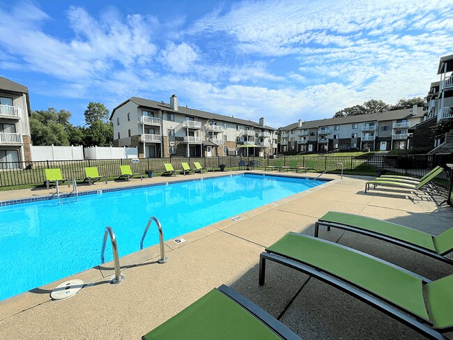 Relájate la salida en la terraza - Eastland Apartments