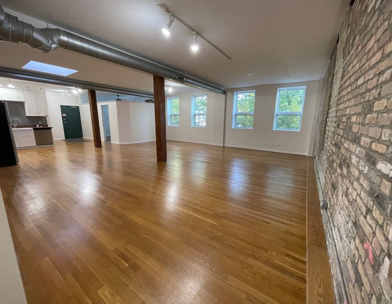 Foto principal - 2418 W Bloomingdale Ave