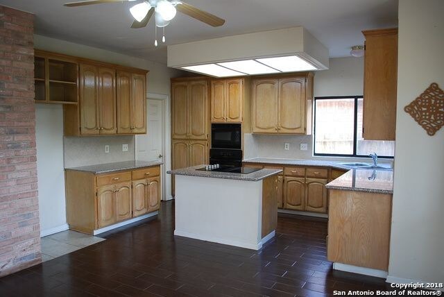 Foto del edificio - 822 LIGHTSTONE DR