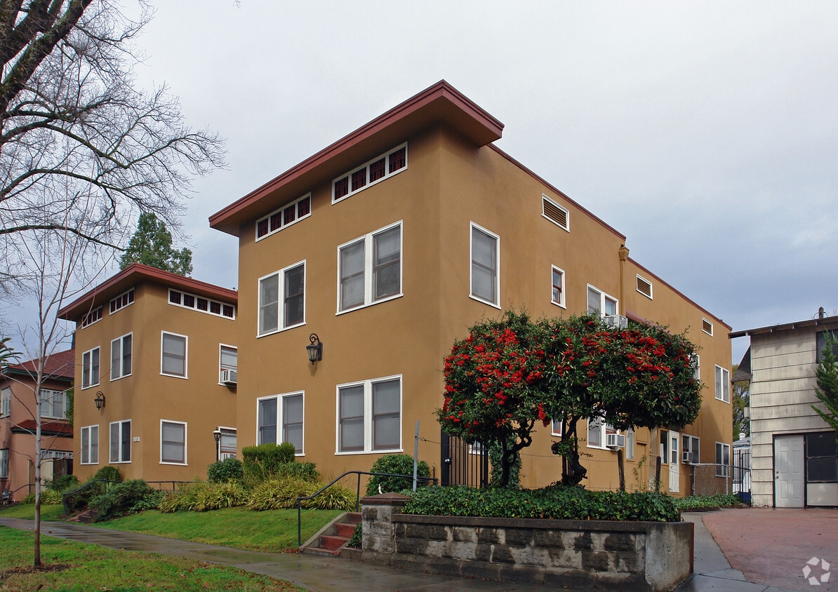2109 V St, Sacramento, CA 95818 Apartments in Sacramento, CA