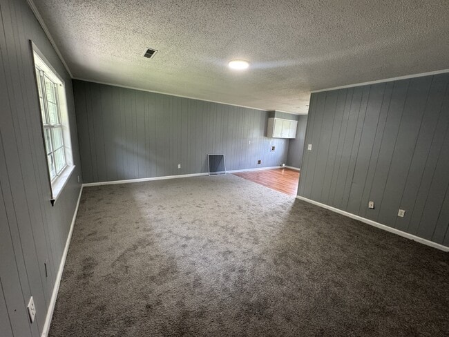 Building Photo - 214 College St