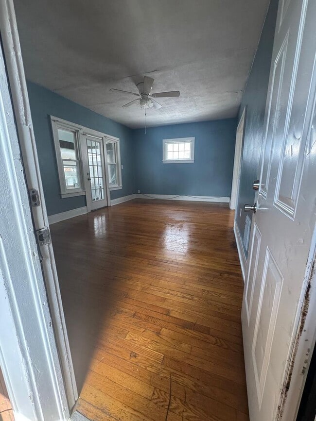 Building Photo - Eastwood Charmer – Updated 3-Bedroom with ...