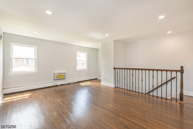 Foto del edificio - 71 Roseland Ave