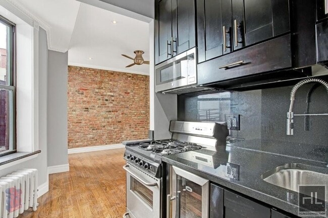 Building Photo - East 13th Street