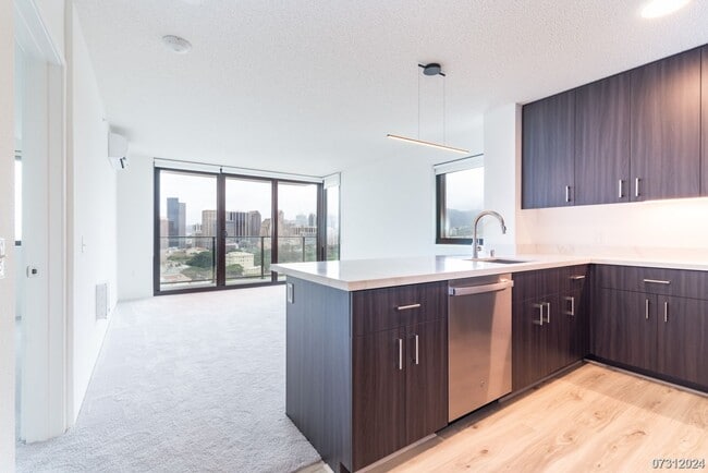 Foto del edificio - Highly desirable 2-bdrm, 2-bath, 1-pkg condo at Ililani in Kakaako