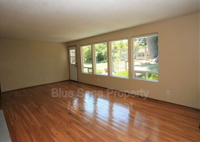 Foto del edificio - 131 Leslie Ln
