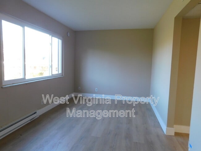 Building Photo - 98 Goodman Dr