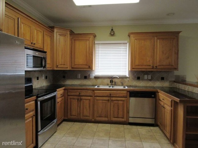 Building Photo - 3 br, 2 bath House - 203 Manchester Dr