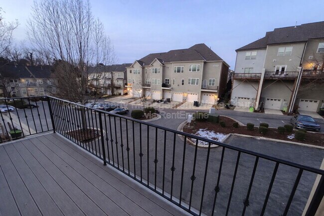 Foto del edificio - 441 Heritage Village Ln