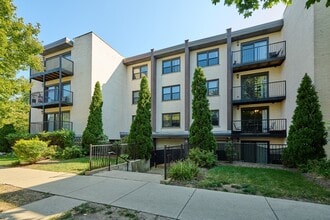 Building Photo - 1711 W Jarvis Ave