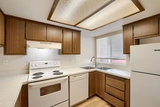 Building Photo - 6931 Rainier Dr