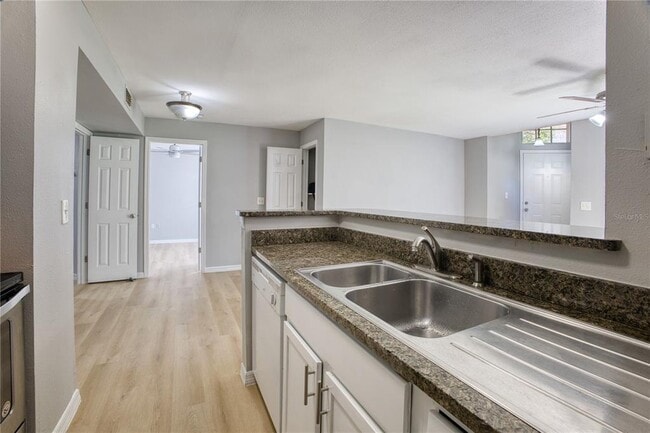 Foto del edificio - 437 Fountainhead Cir