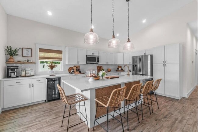 Building Photo - 3429 NE Savannah Rd