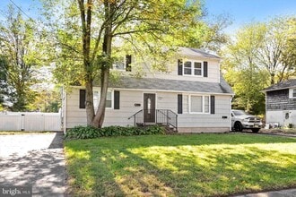 Building Photo - 45 Scattergood Ave