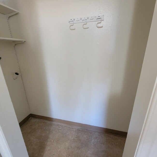 Building Photo - 4240 Myrtlewood Dr