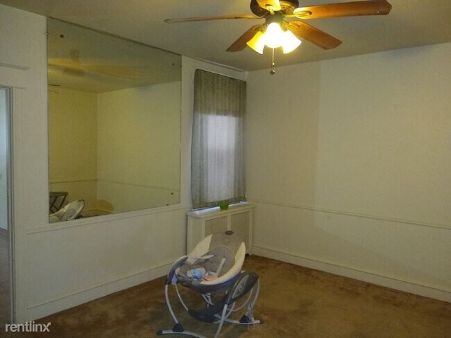 Building Photo - 4 br, 2 bath Townhome - 6548 N 18th St