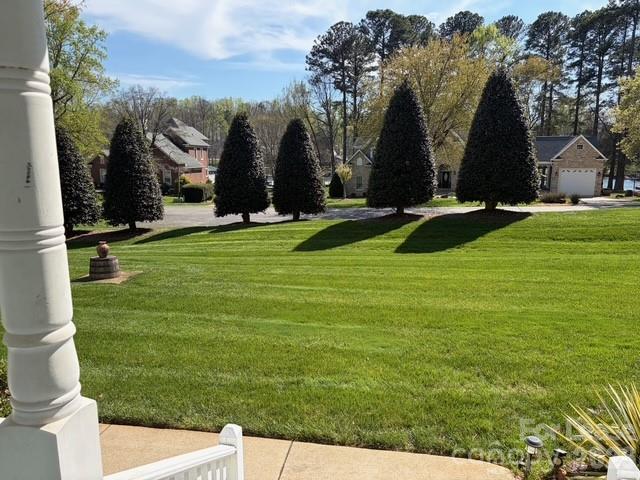 Foto del edificio - 8129 Camelia Ln