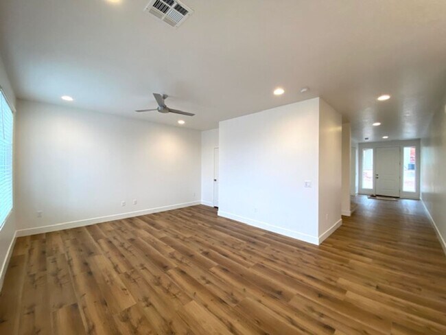 Foto del edificio - 438 N Stone Mountain Dr