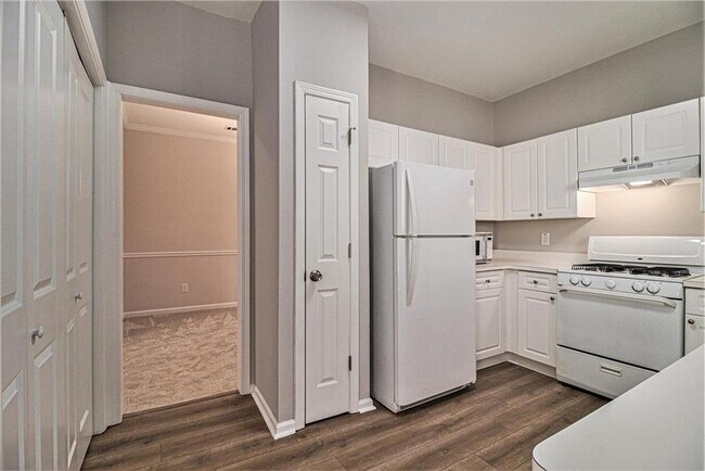 Building Photo - 10710 Morton Chase Way