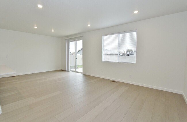 Foto del edificio - 11138 Overhang St