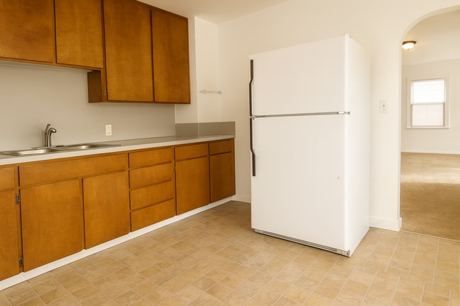 Building Photo - Comfort and Convenience in NE Bend. Pet-Fr...
