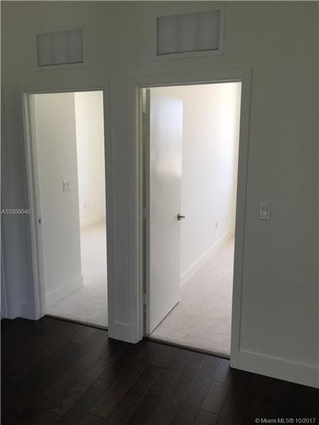 Foto del edificio - 2610 NE 213th St