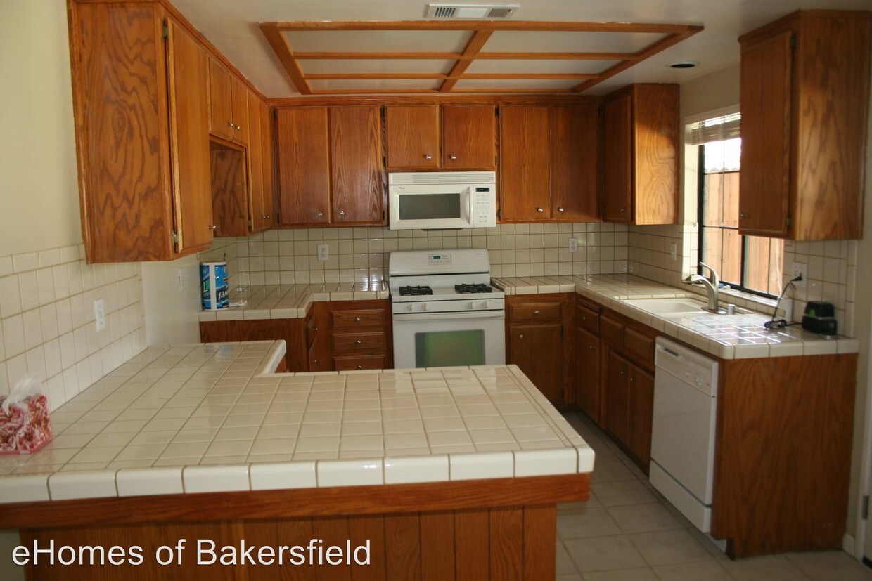 Building Photo - 3820 Little Falls Ct