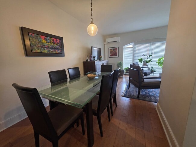 Photo du bâtiment - 2 Bay St