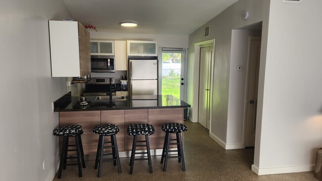 Foto del edificio - 565 NW 128th St