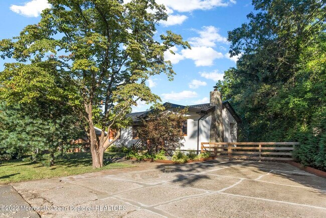 Building Photo - 1005 Lakewood Farmingdale Rd