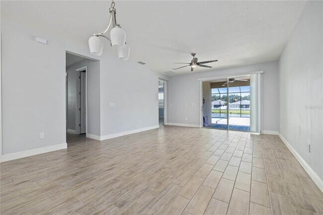 Foto del edificio - 13007 Rain Lily Dr