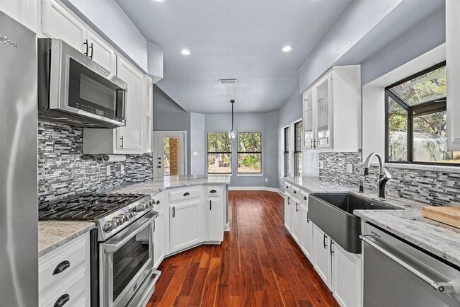 Building Photo - 128 Mockingbird Ln