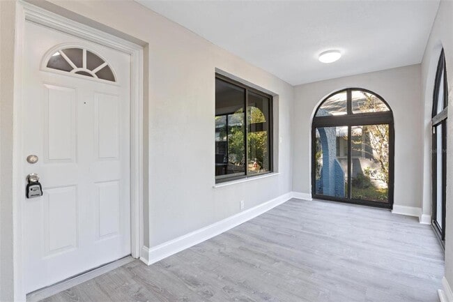Building Photo - 526 Kirkwood Terrace N