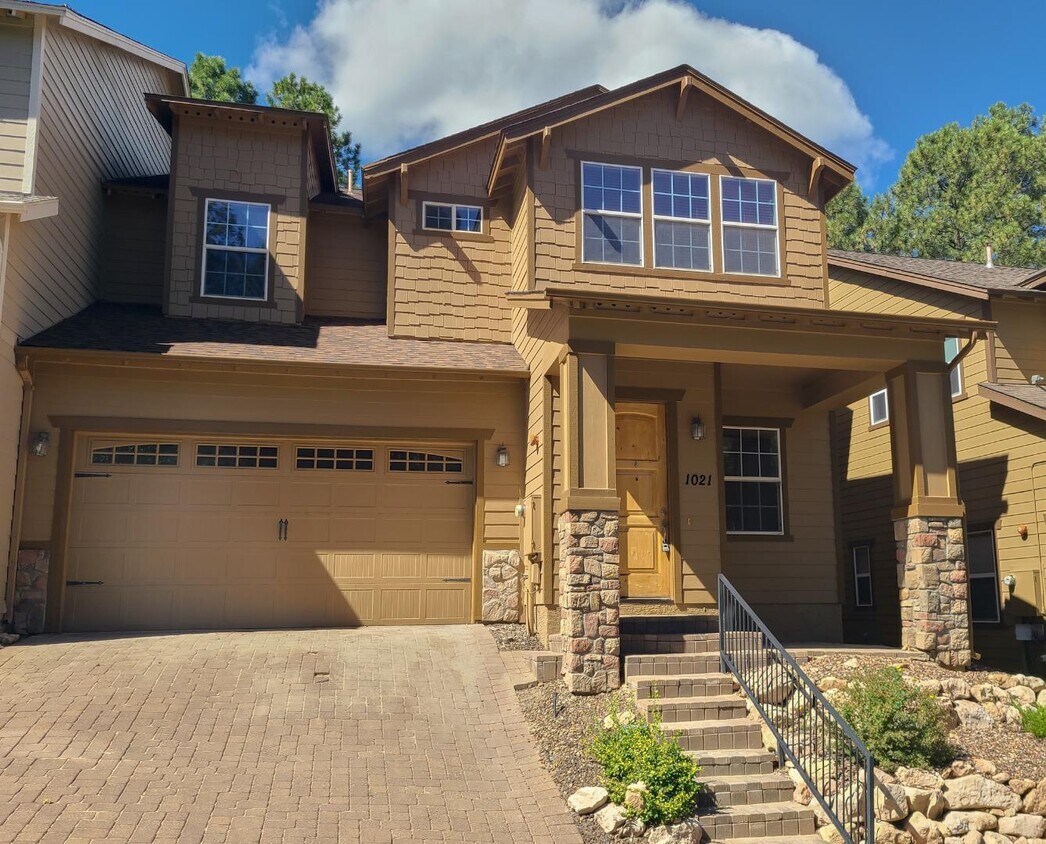 Foto principal - 1021 E Sterling Ln