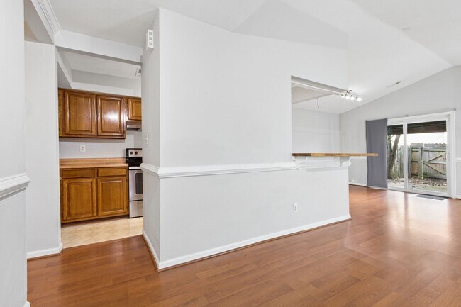 Foto del edificio - Move In Ready Brick Ranch in VB!