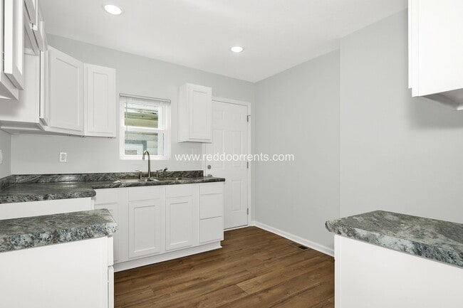 Building Photo - A Must-See Duplex!