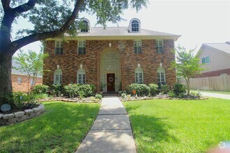 Building Photo - 2019 Rosalyn Ct