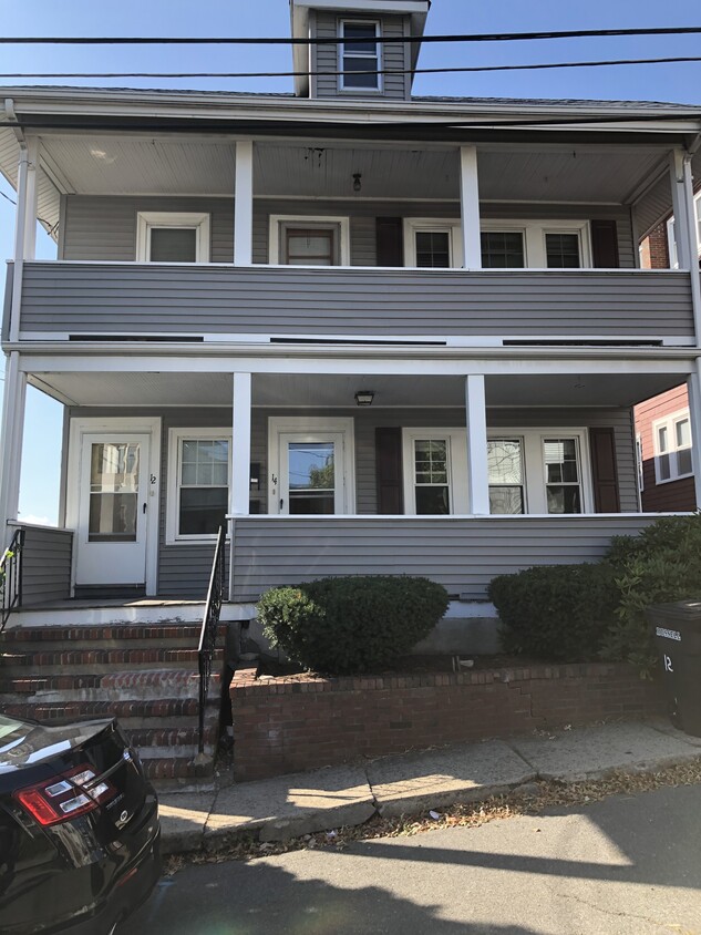 2 bedroom , union square area, 2 porches , nice patio , washer and dryer included. - 14 Washington Ter