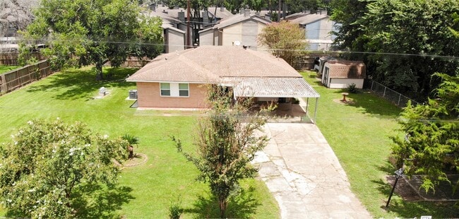 Foto del edificio - 17706 Wild Oak Dr