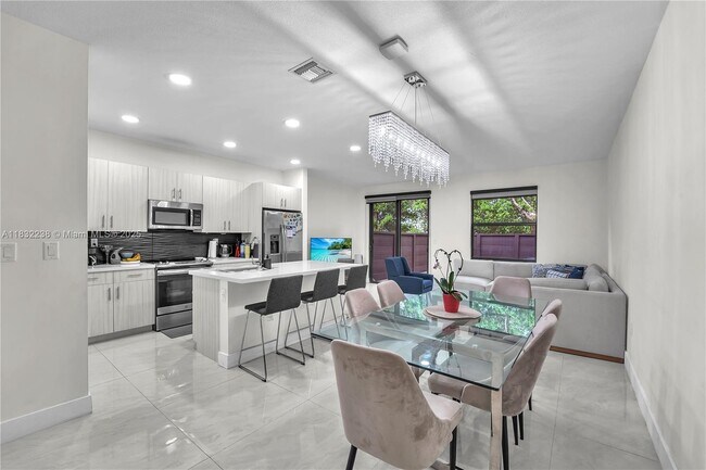Building Photo - 15850 NW 91st Ct