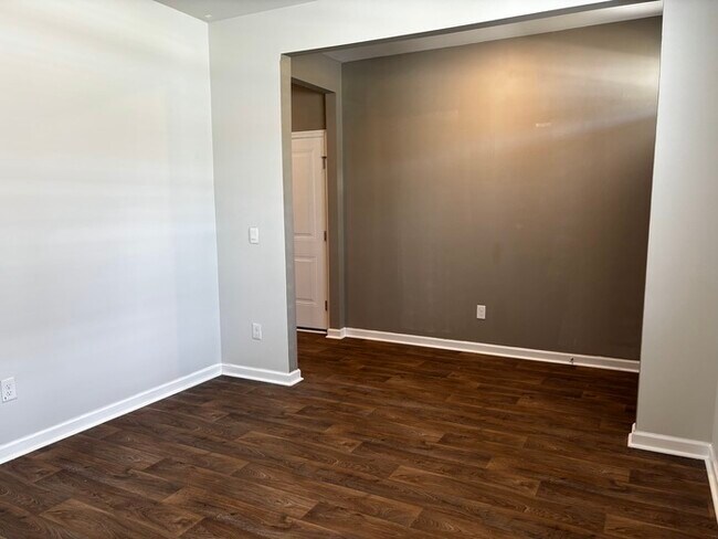 Foto del edificio - 613 Silver Spruce FOR RENT!