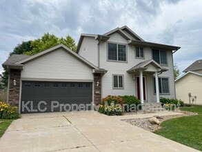 Building Photo - 480 SE Waco Pl