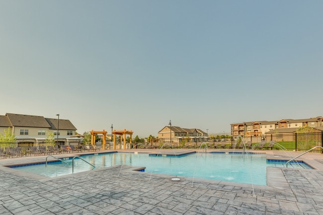 Building Photo - Crowne at Timberline