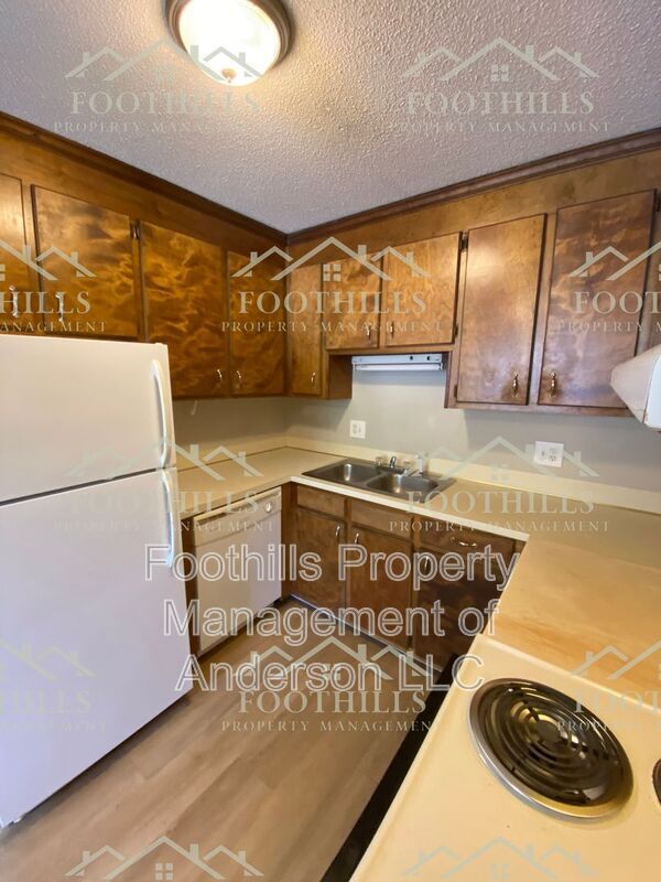 Building Photo - 105 Woodland Dr