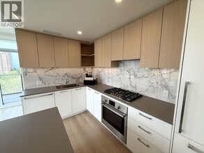 Building Photo - 6468-6468 Willingdon Ave
