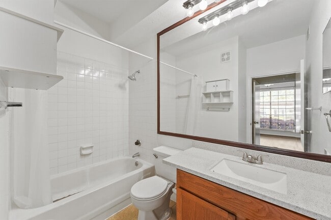 Foto del edificio - 8055 Cambridge St