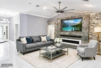 Building Photo - 432 Willowbrook Dr