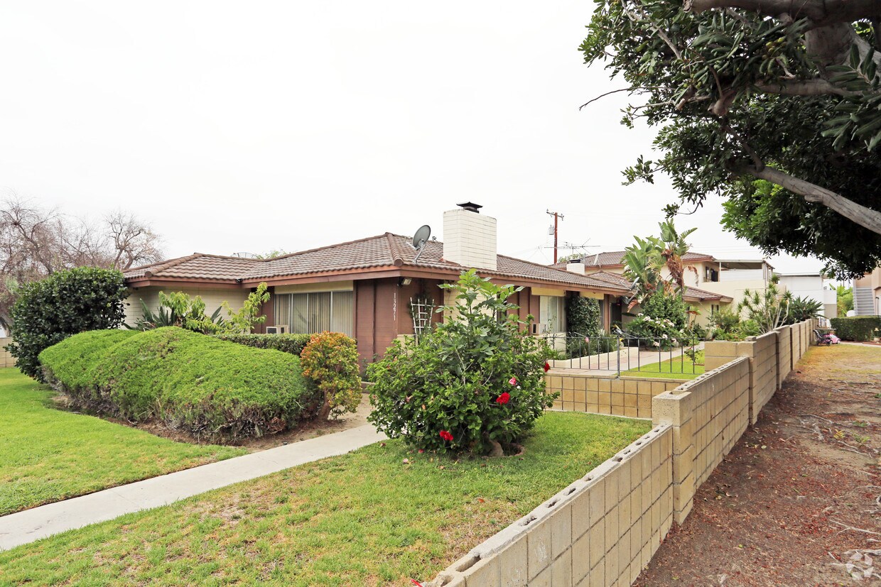 13271 Fletcher St, Garden Grove, CA 92844 Apartments in Garden Grove